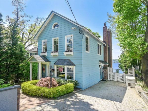 24 Bay Avenue, Sea Cliff, NY 11579