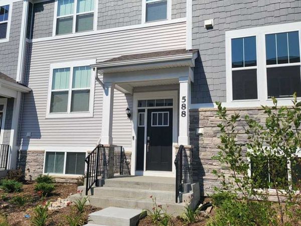 588 Wolverine Drive , Aurora, IL 60502