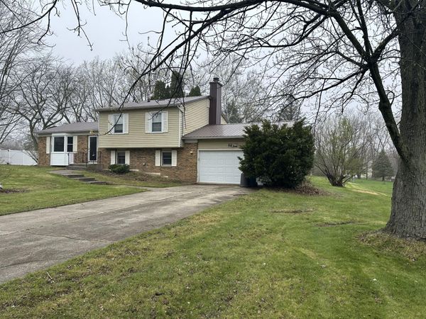 67 Brookview Lane, Valparaiso, IN 46385