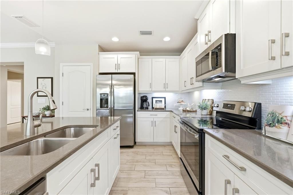 6977 Avalon Cir , Unit 1302, Naples, FL 34112 Photo