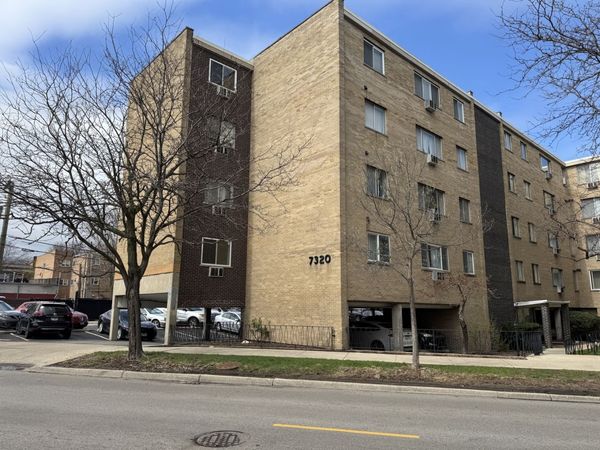 7320 N ROGERS Avenue, Unit 215, Chicago, IL 60626