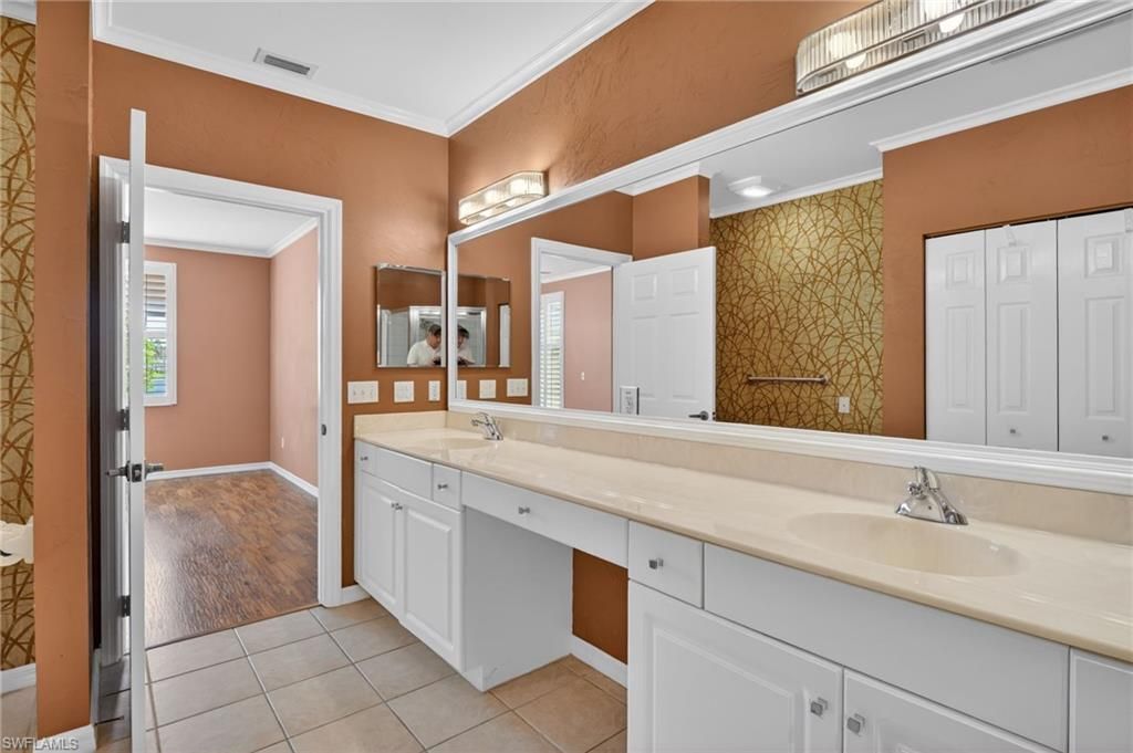 6285 Wilshire Pines Cir , Unit 701, Naples, FL 34109 Photo
