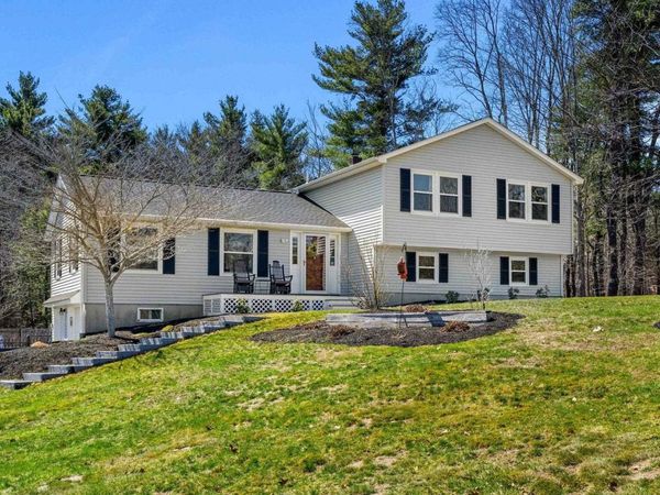 8 Muirfield Drive, Stratham, NH 03885