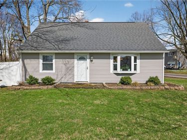 1214 Cold Springs Road, Liverpool, NY 13088
