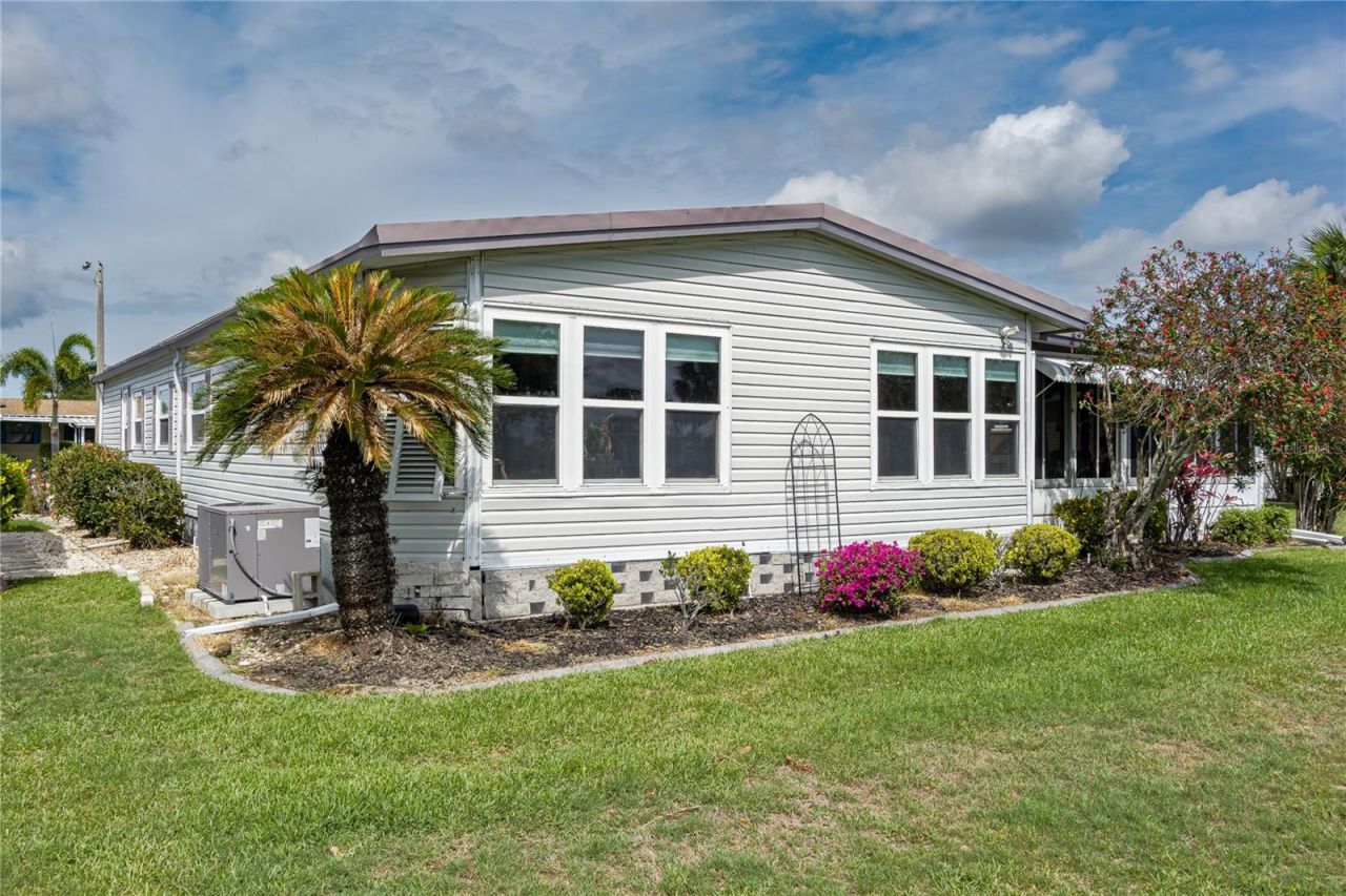 8520 Countess Avenue Circle, Palmetto, FL 34221 Photo