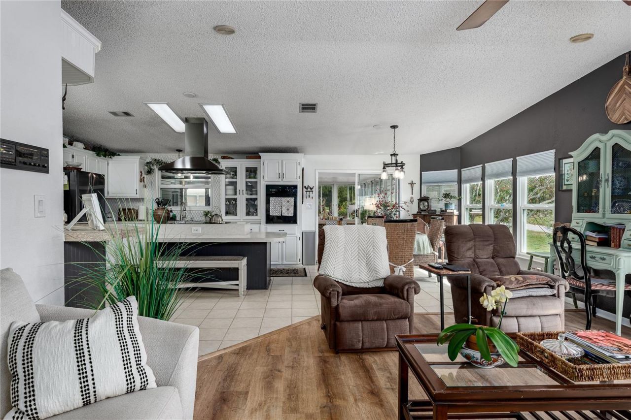 8520 Countess Avenue Circle, Palmetto, FL 34221 Photo