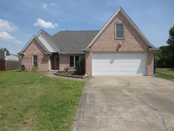 1409 Ashwood Circle, West Memphis, AR 72301