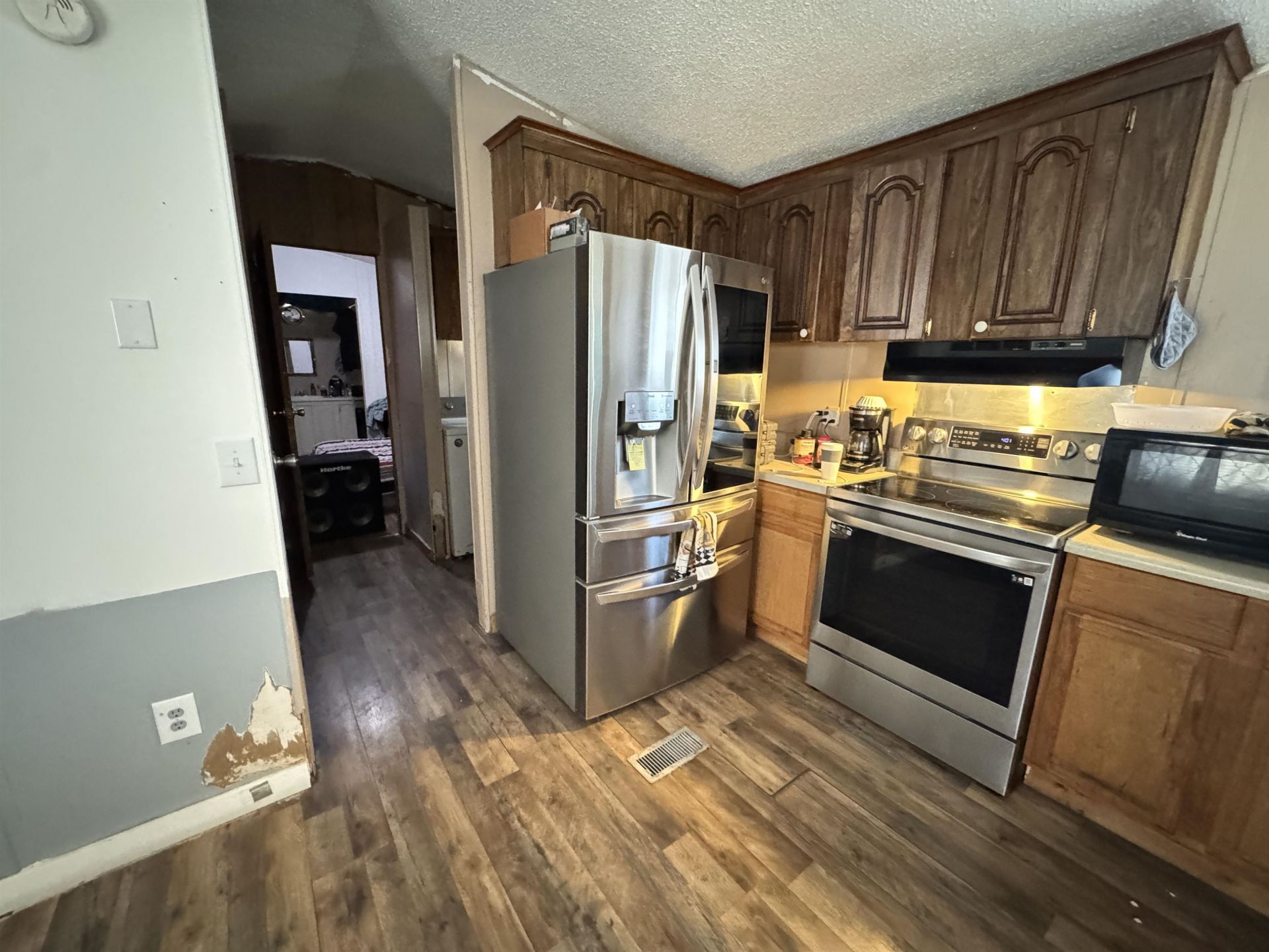 1212 Kingcrest Dr. Photo 4