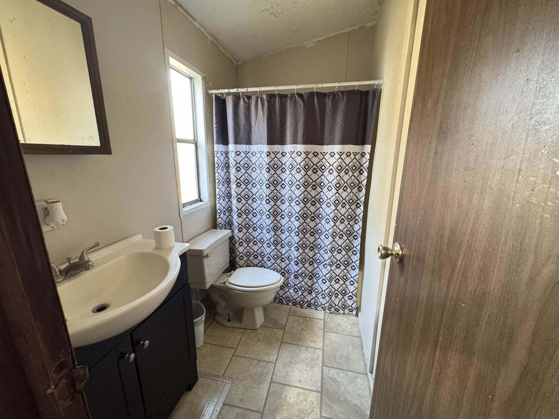 1212 Kingcrest Dr. Photo 7