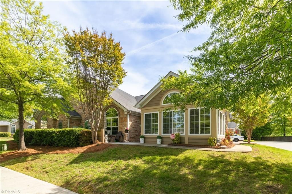 5559 Prosperity View Drive, Unit 1, Charlotte, NC 28269 Main Photo