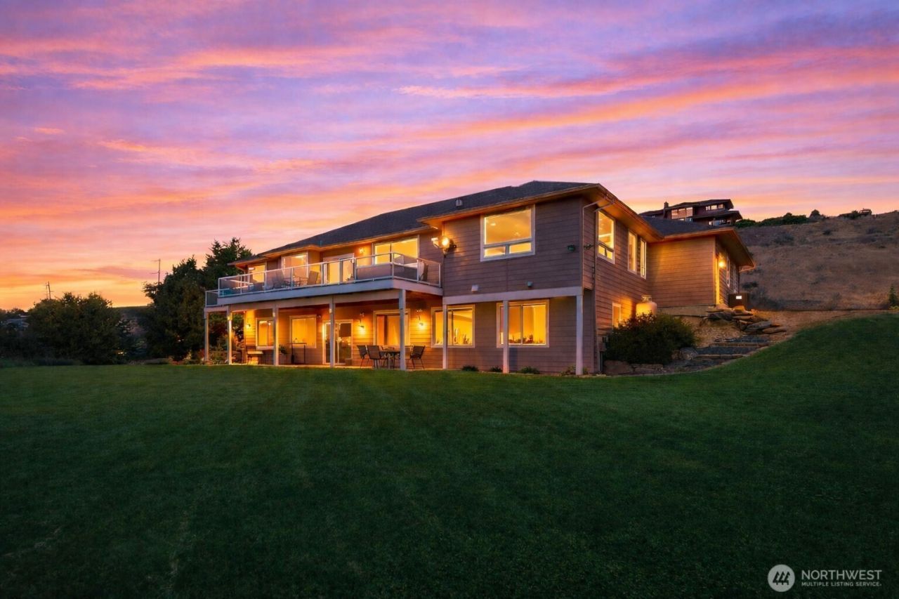 2350 10th Street Ne, East Wenatchee, WA 98802 Main Photo