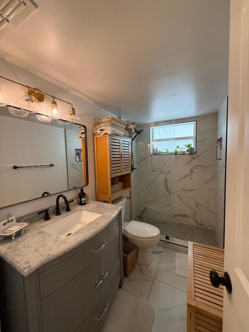 801 Meridian Ave, Unit 2D, Miami Beach, FL 33139 Photo