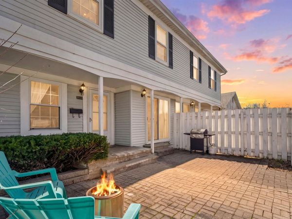 8574 Spinnaker Way, Ypsilanti, MI 48197