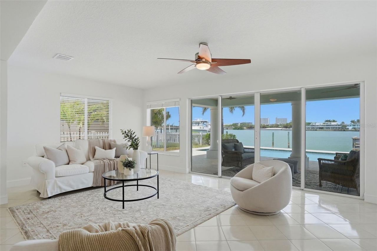 7172 S Shore Drive S, Saint Petersburg, FL 33707 Photo