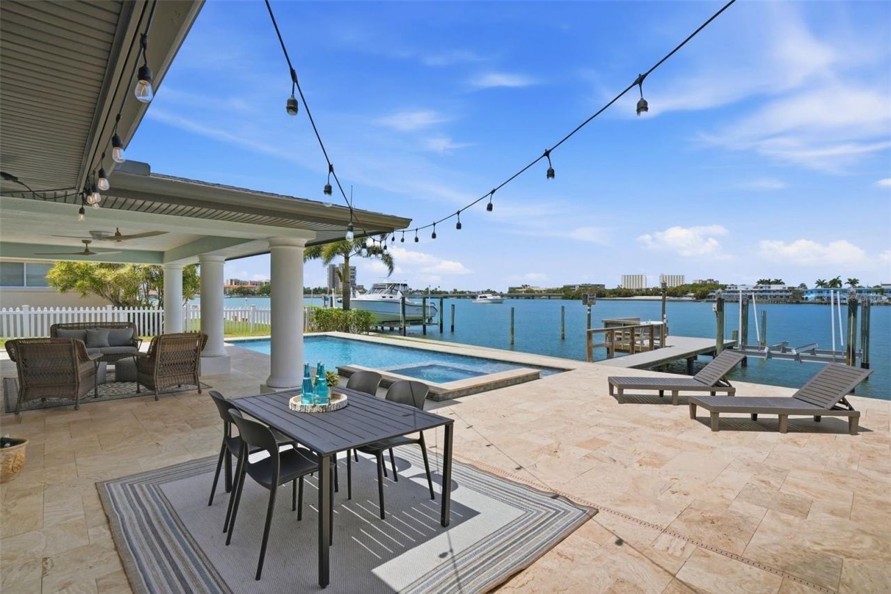 7172 S Shore Drive S, Saint Petersburg, FL 33707 Photo