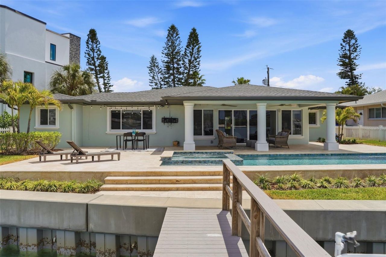 7172 S Shore Drive S, Saint Petersburg, FL 33707 Photo