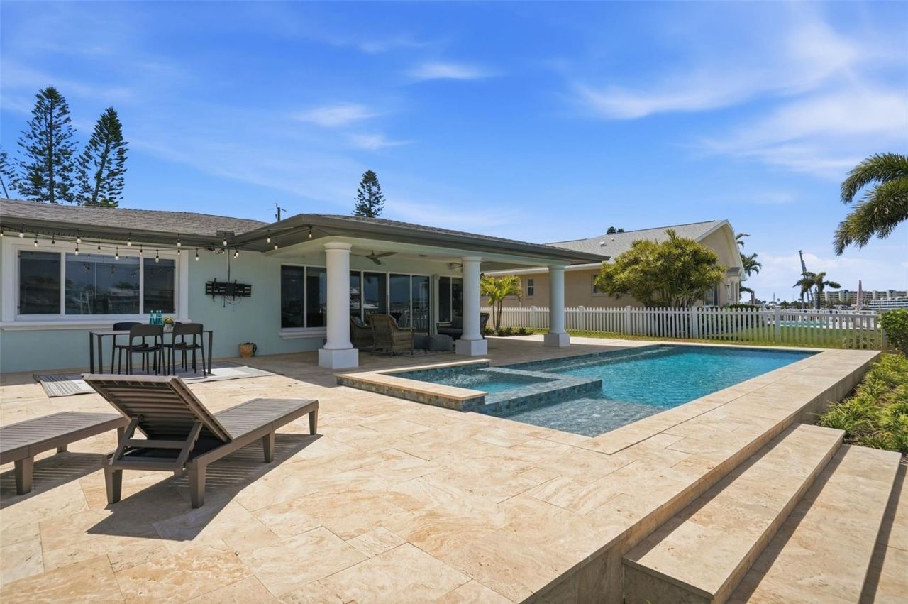 7172 S Shore Drive S, Saint Petersburg, FL 33707 Photo