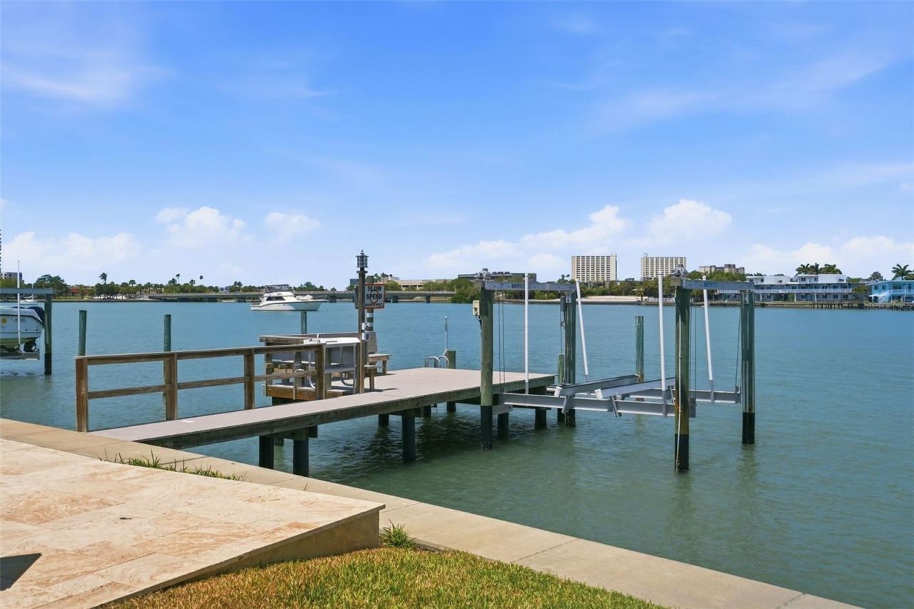 7172 S Shore Drive S, Saint Petersburg, FL 33707 Photo