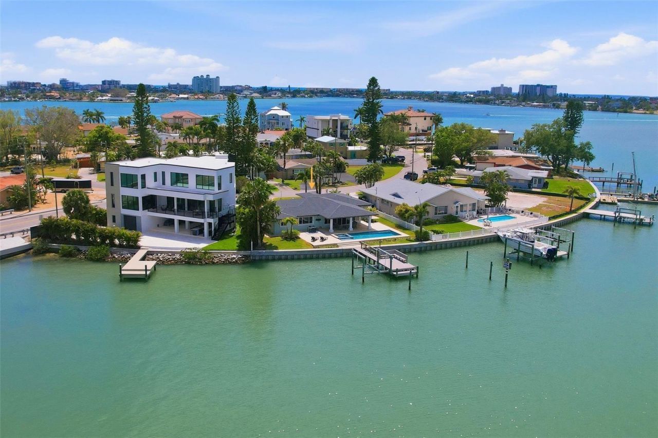 7172 S Shore Drive S, Saint Petersburg, FL 33707 Photo