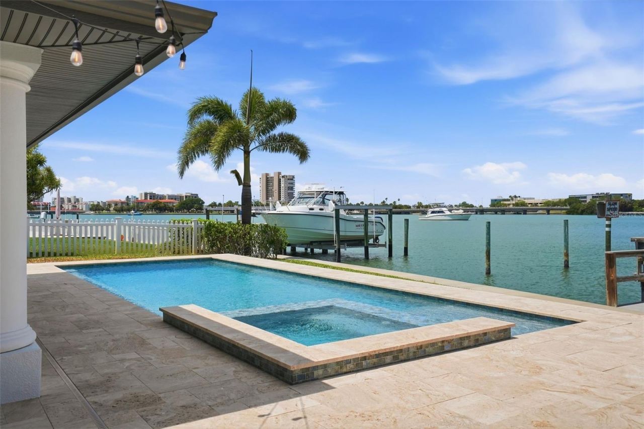 7172 S Shore Drive S, Saint Petersburg, FL 33707 Photo