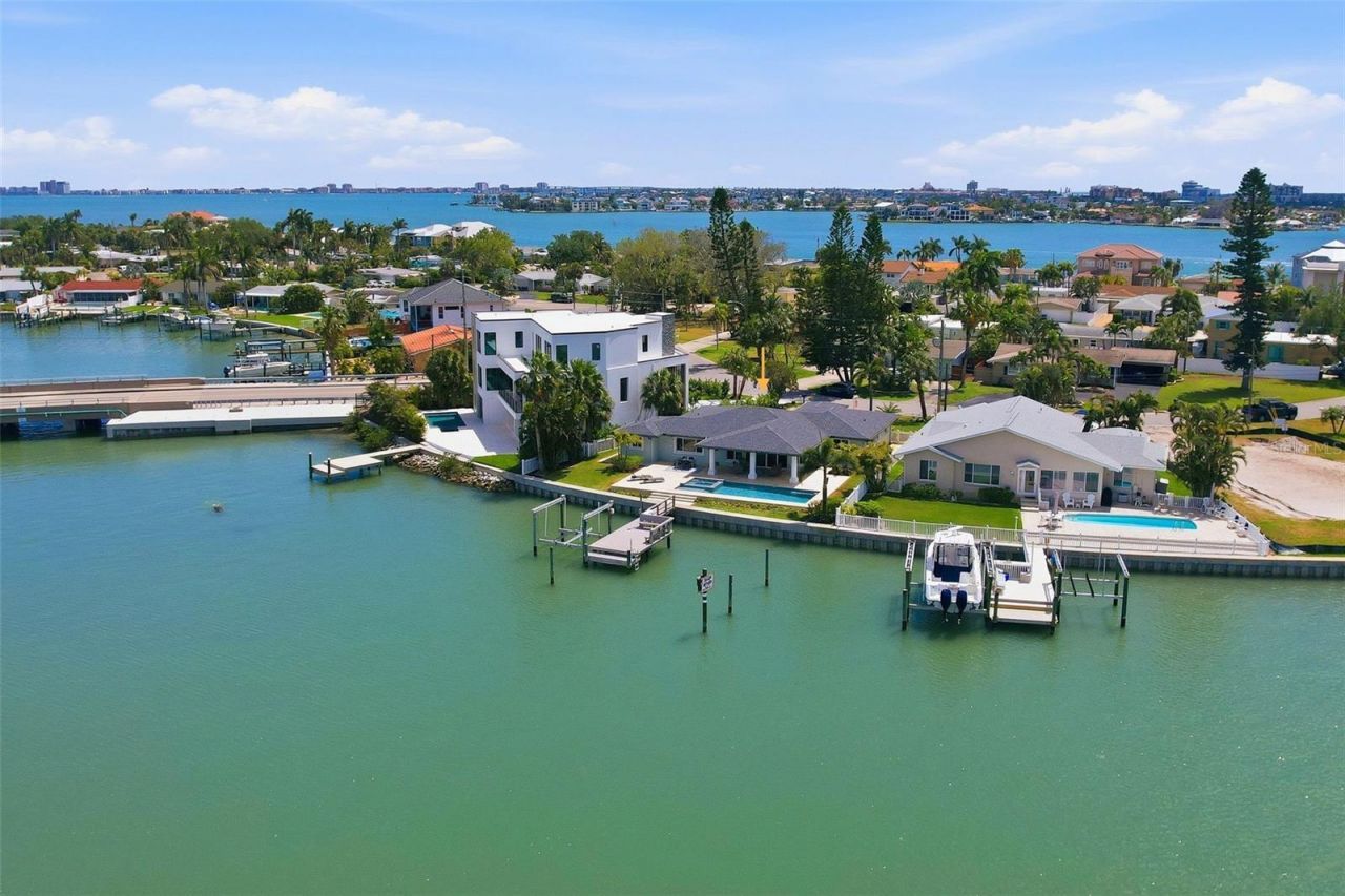 7172 S Shore Drive S, Saint Petersburg, FL 33707 Photo