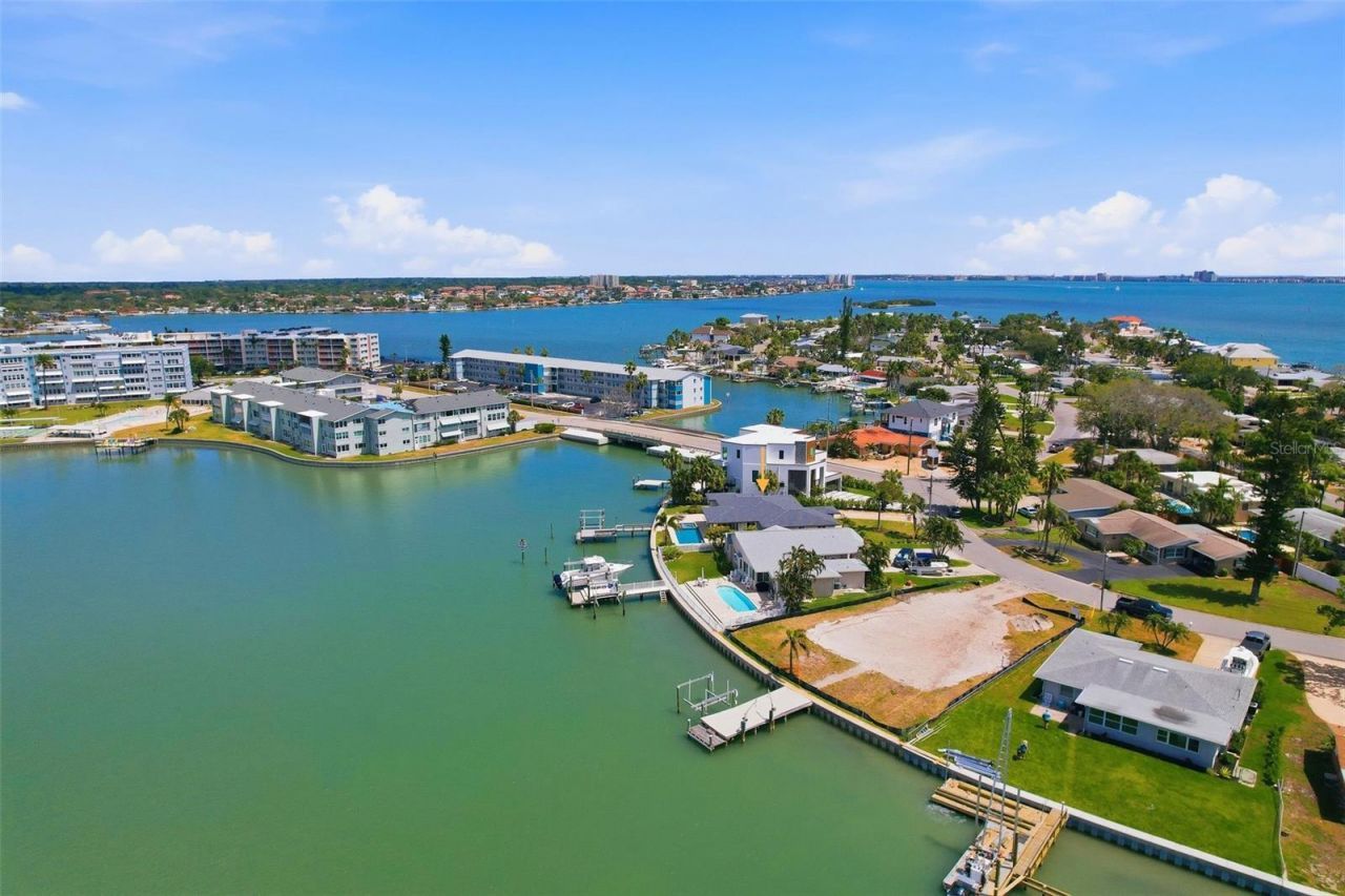 7172 S Shore Drive S, Saint Petersburg, FL 33707 Photo