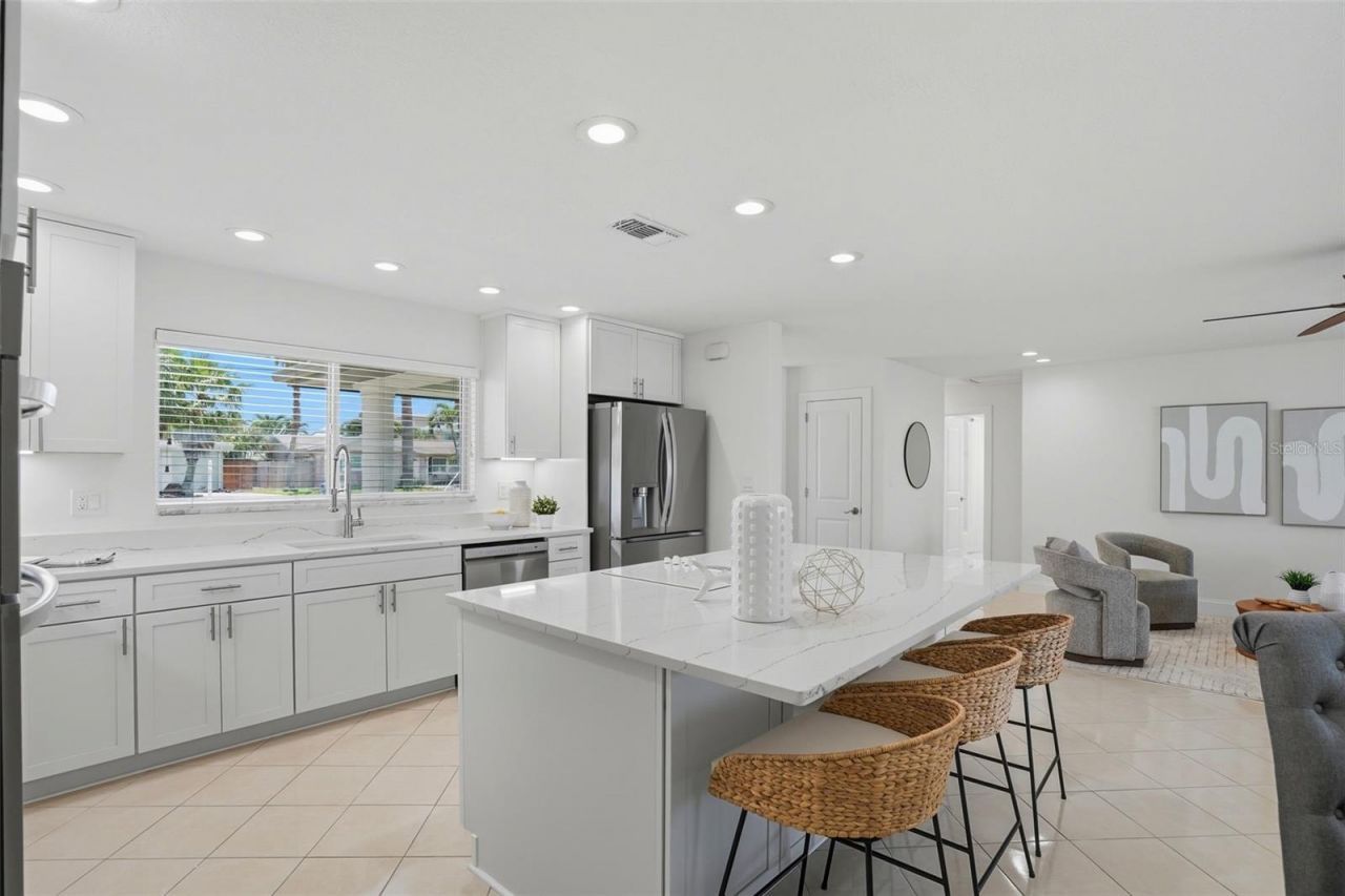 7172 S Shore Drive S, Saint Petersburg, FL 33707 Photo