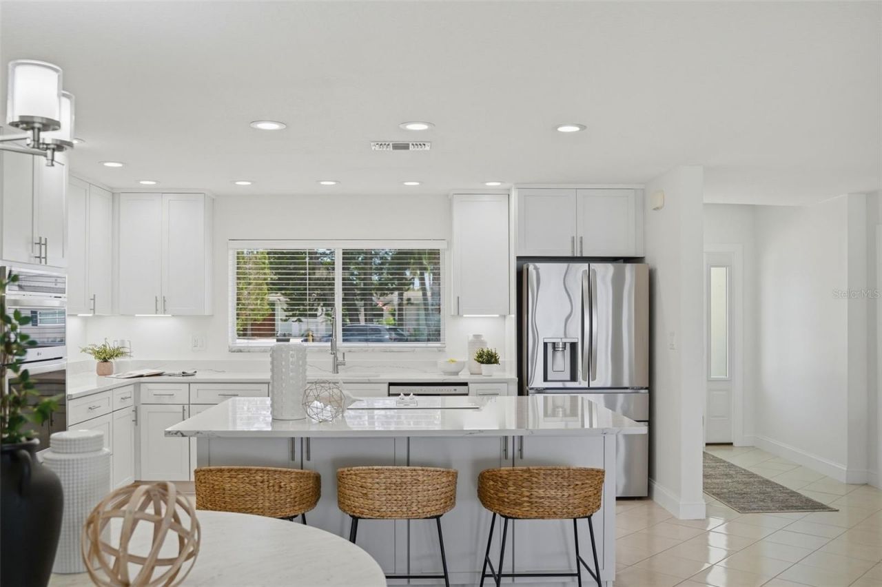 7172 S Shore Drive S, Saint Petersburg, FL 33707 Photo