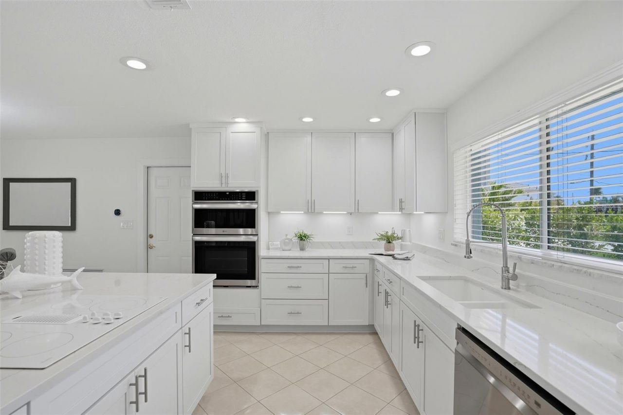 7172 S Shore Drive S, Saint Petersburg, FL 33707 Photo