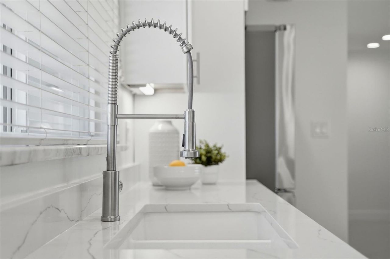 7172 S Shore Drive S, Saint Petersburg, FL 33707 Photo