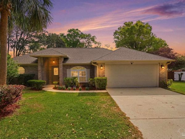 5980 Grandview Dr, Milton, FL 32570