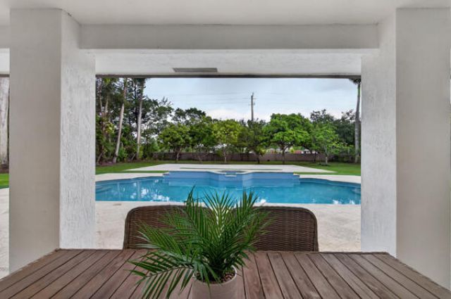 5510 W Castlegate Avenue, Davie, FL 33331 Photo