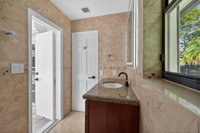 5510 W Castlegate Avenue, Davie, FL 33331 Photo