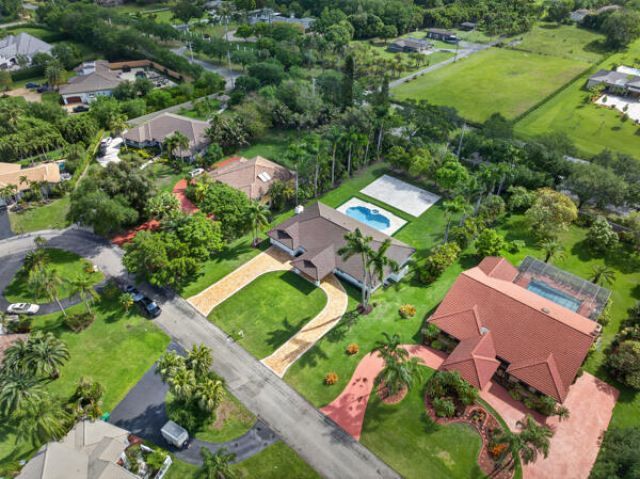 5510 W Castlegate Avenue, Davie, FL 33331 Photo