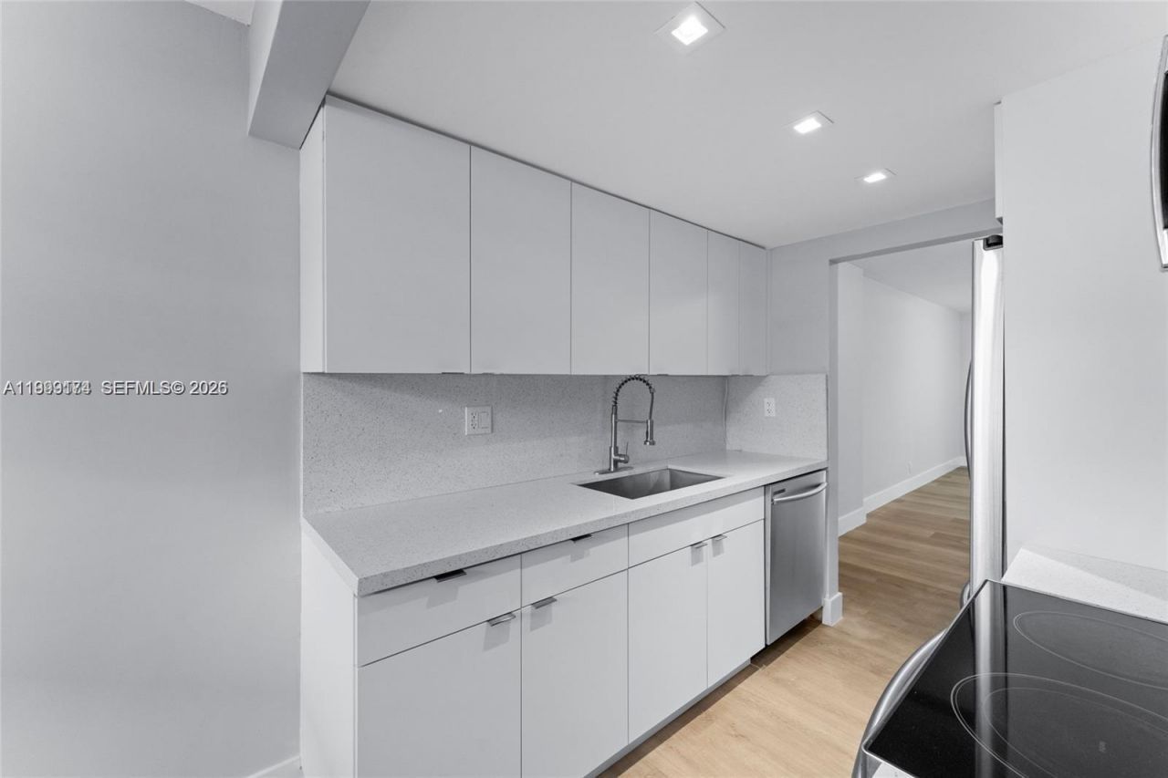 3141 NW 47th Ter, Unit 121, Lauderdale Lakes, FL 33319 Photo