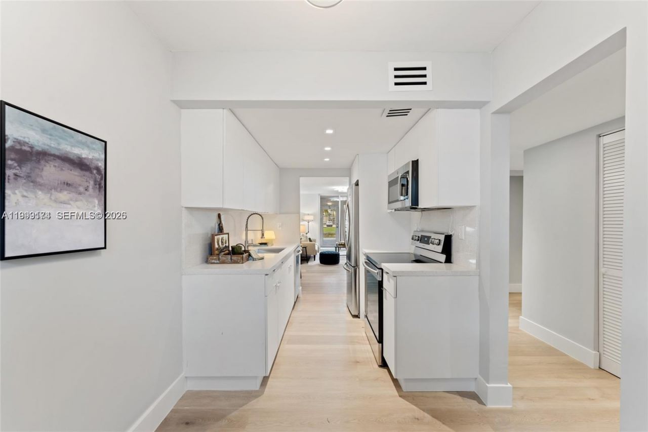 3141 NW 47th Ter, Unit 121, Lauderdale Lakes, FL 33319 Photo