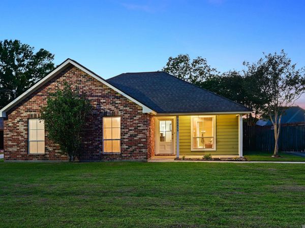 15059 Ridgewood Ave, Prairieville, LA 70769