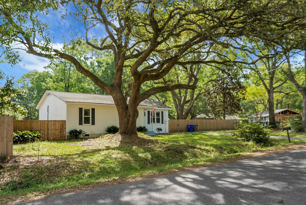 1010 Bradford Avenue Photo 4