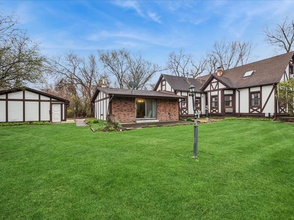 609 Forest Edge Lane, Des Plaines, IL 60016
