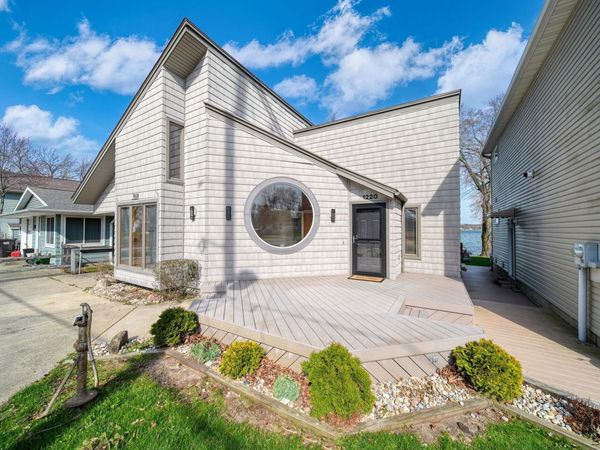 1220 Round Lake , Manitou Beach, MI 49253