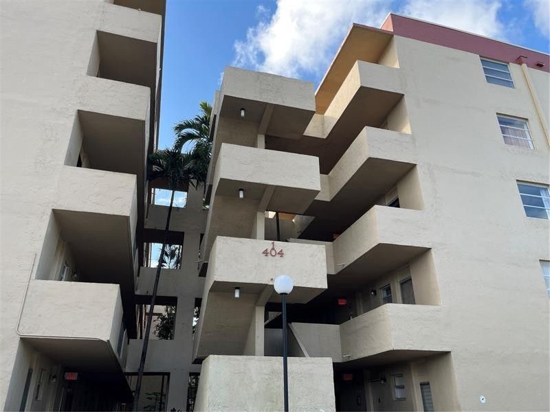 404 NW 68th Avenue, Unit 316, Plantation, FL 33317 Photo