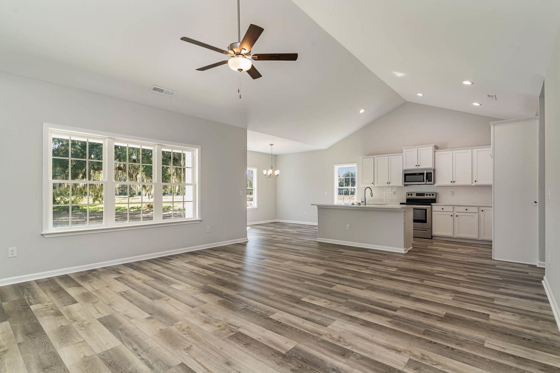 1140 Marley St. Photo 4