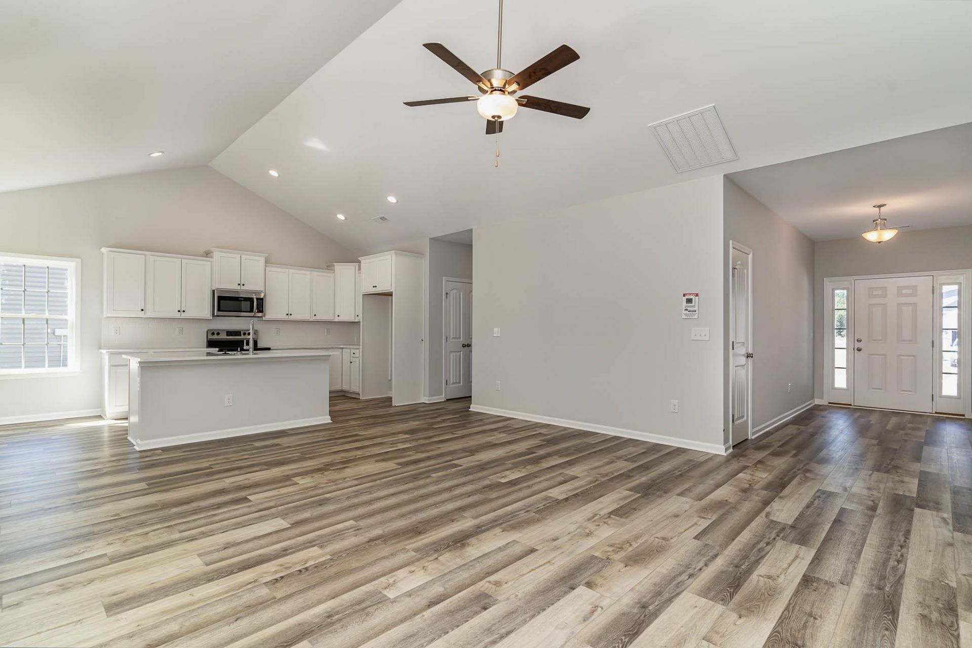 1140 Marley St. Photo 5