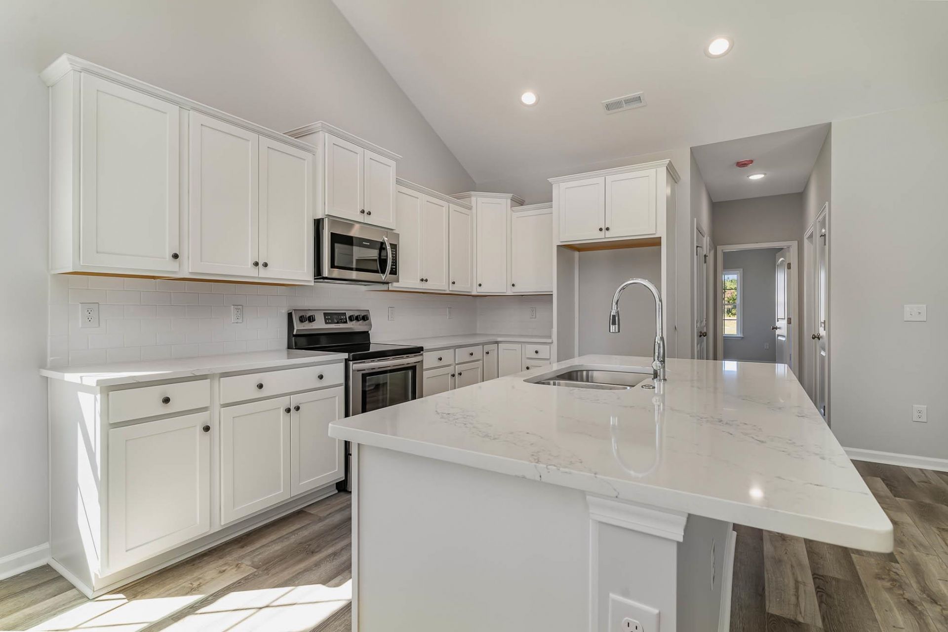 1140 Marley St. Photo 8