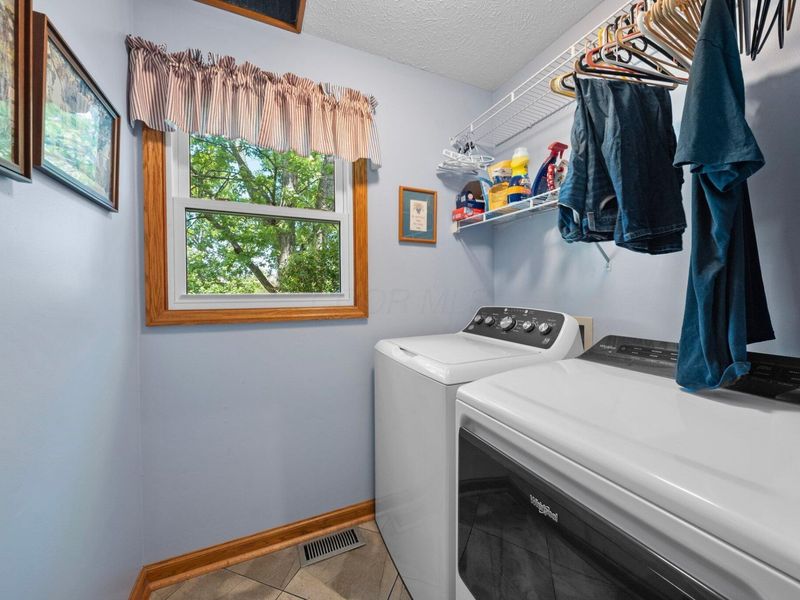 1102 Farmington Lane, Washington Court House, OH 43160 Photo 10