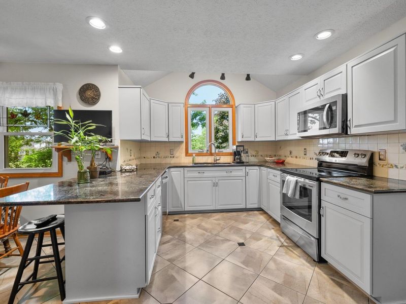 1102 Farmington Lane, Washington Court House, OH 43160 Photo 8