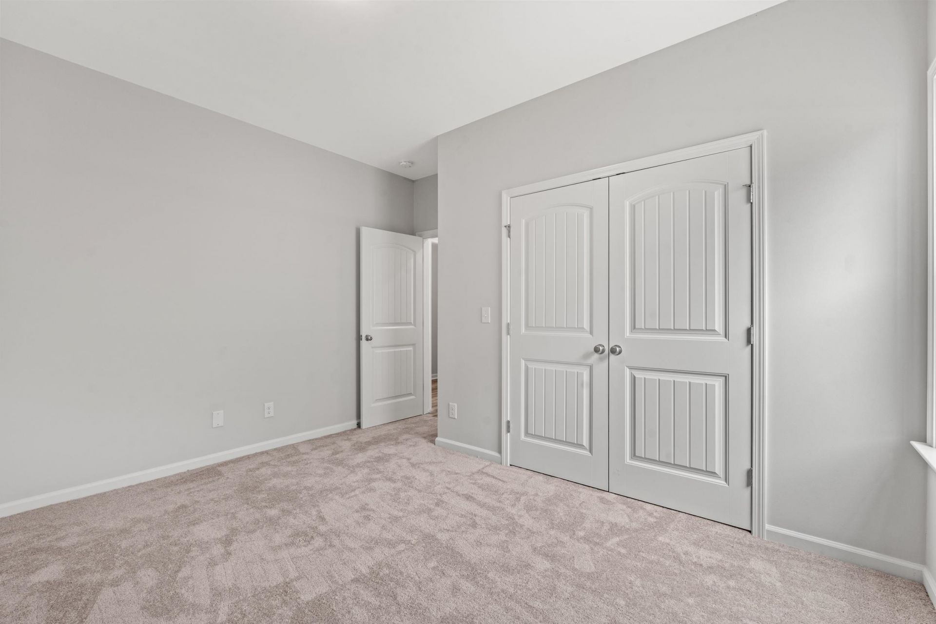 948 Woodside Dr. Photo 11