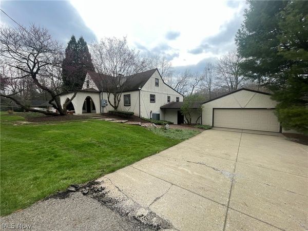 4874 Logan Way, Hubbard, OH 44425