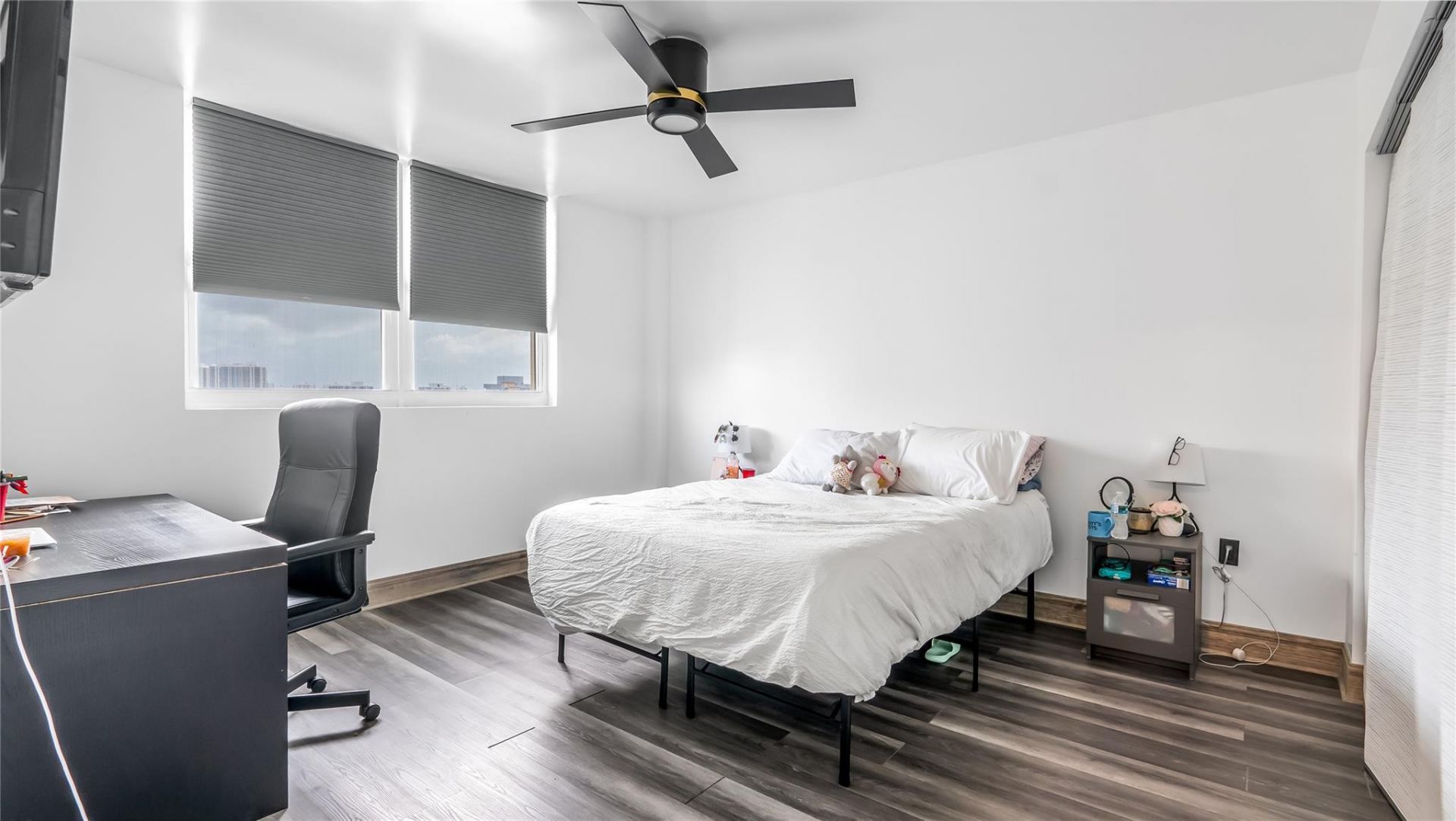 1833 S Ocean Drive, Unit 1608, Hallandale Beach, FL 33009 Photo