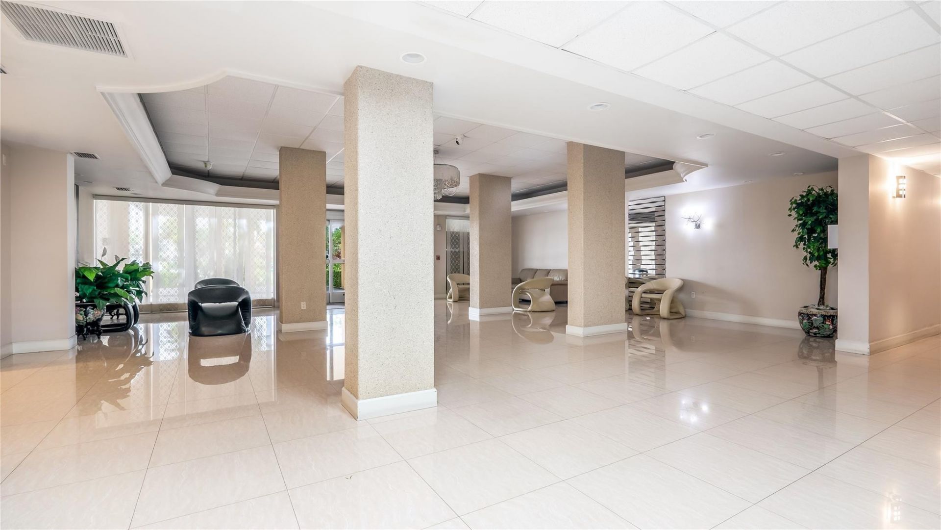 1833 S Ocean Drive, Unit 1608, Hallandale Beach, FL 33009 Photo
